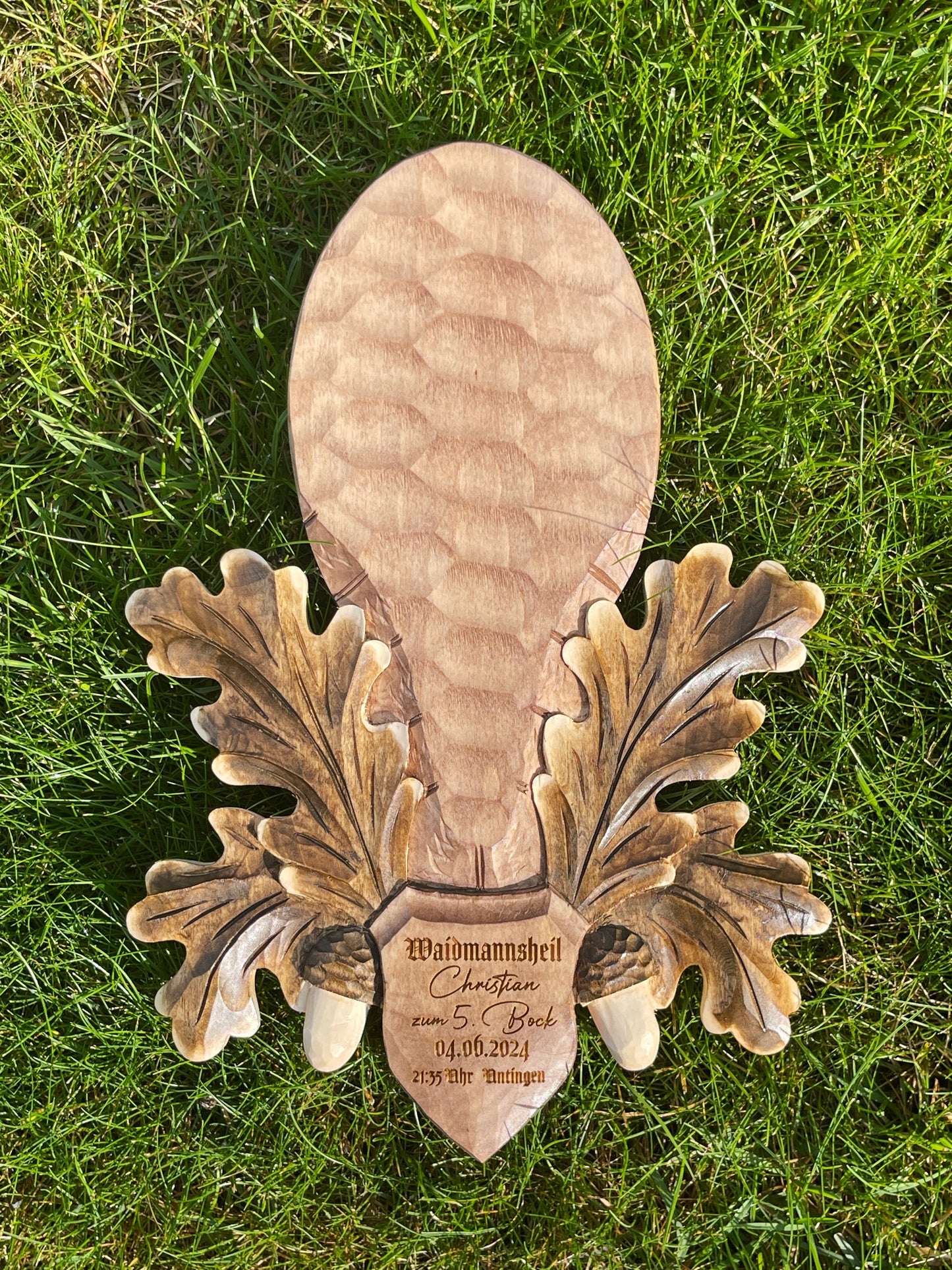 Personalized carved trophy shield for deer, roebuck, antlers, individual wooden hunting trophy, hunting gift