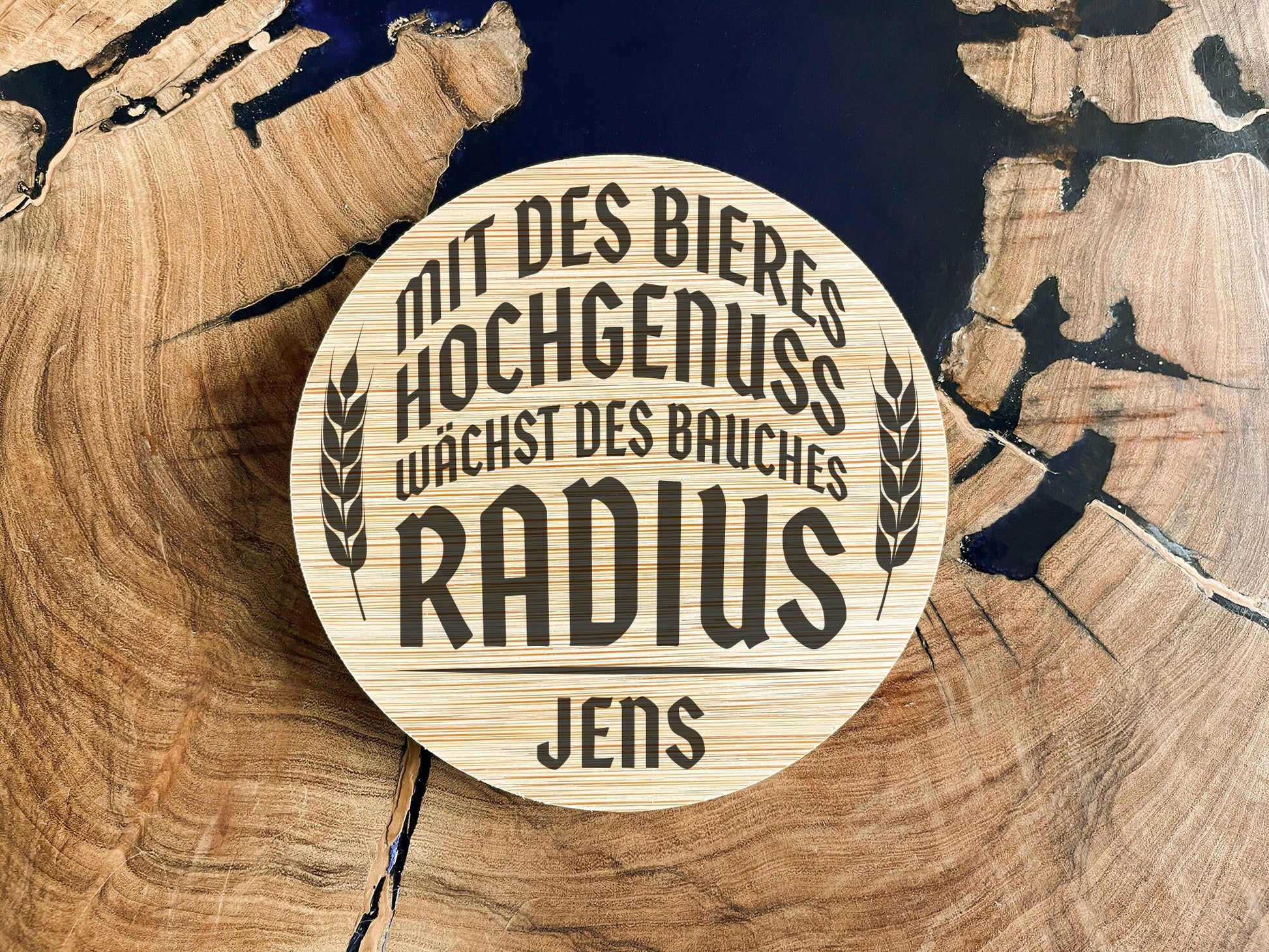 Personalisierte Untersetzer aus Bambus für Bier oder Whisky Liebhaber mit witzigem Spruch Oma Opa