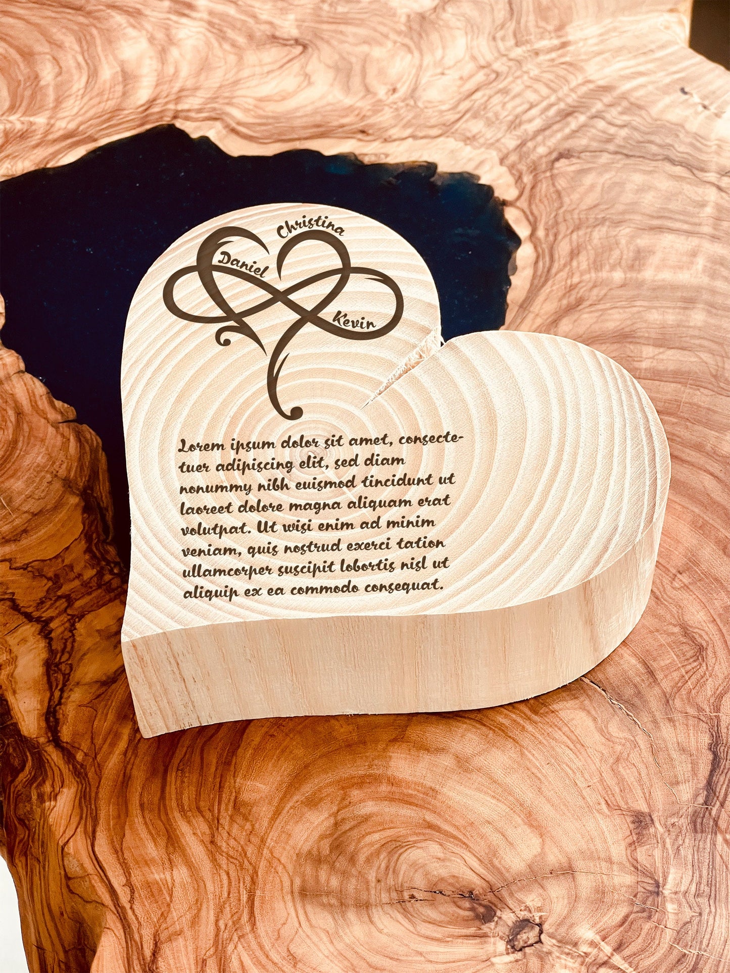 Geschenk zum Muttertag, Herz aus Holz, personalisierte Gravur, massives Holzherz für Partner / Hochzeit / Brautpaar, Wunschnamen individuell