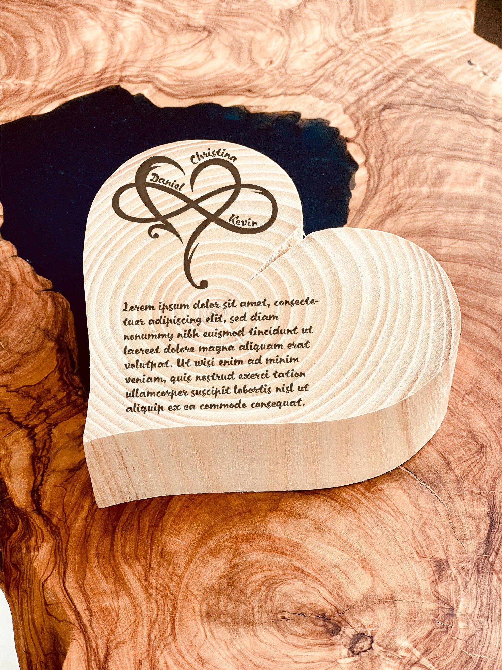 Geschenk zum Muttertag, Herz aus Holz, personalisierte Gravur, massives Holzherz für Partner / Hochzeit / Brautpaar, Wunschnamen individuell