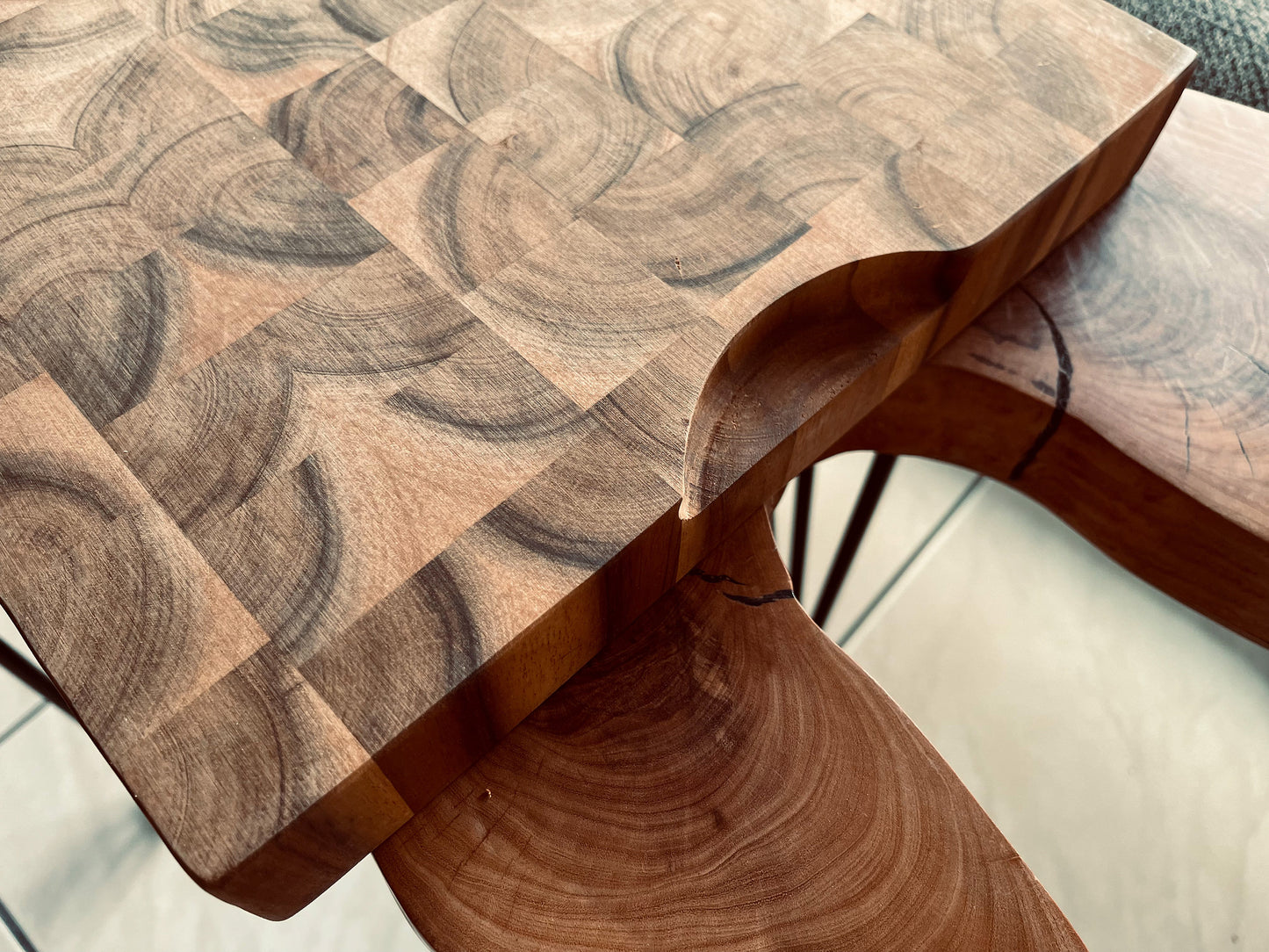 Personalisiertes massives XXL Grill Barbeque Mosaik Holzbrett mit Name, Tranchierbrett mit individueller Logo Gravur BBQ Schneidebrett groß