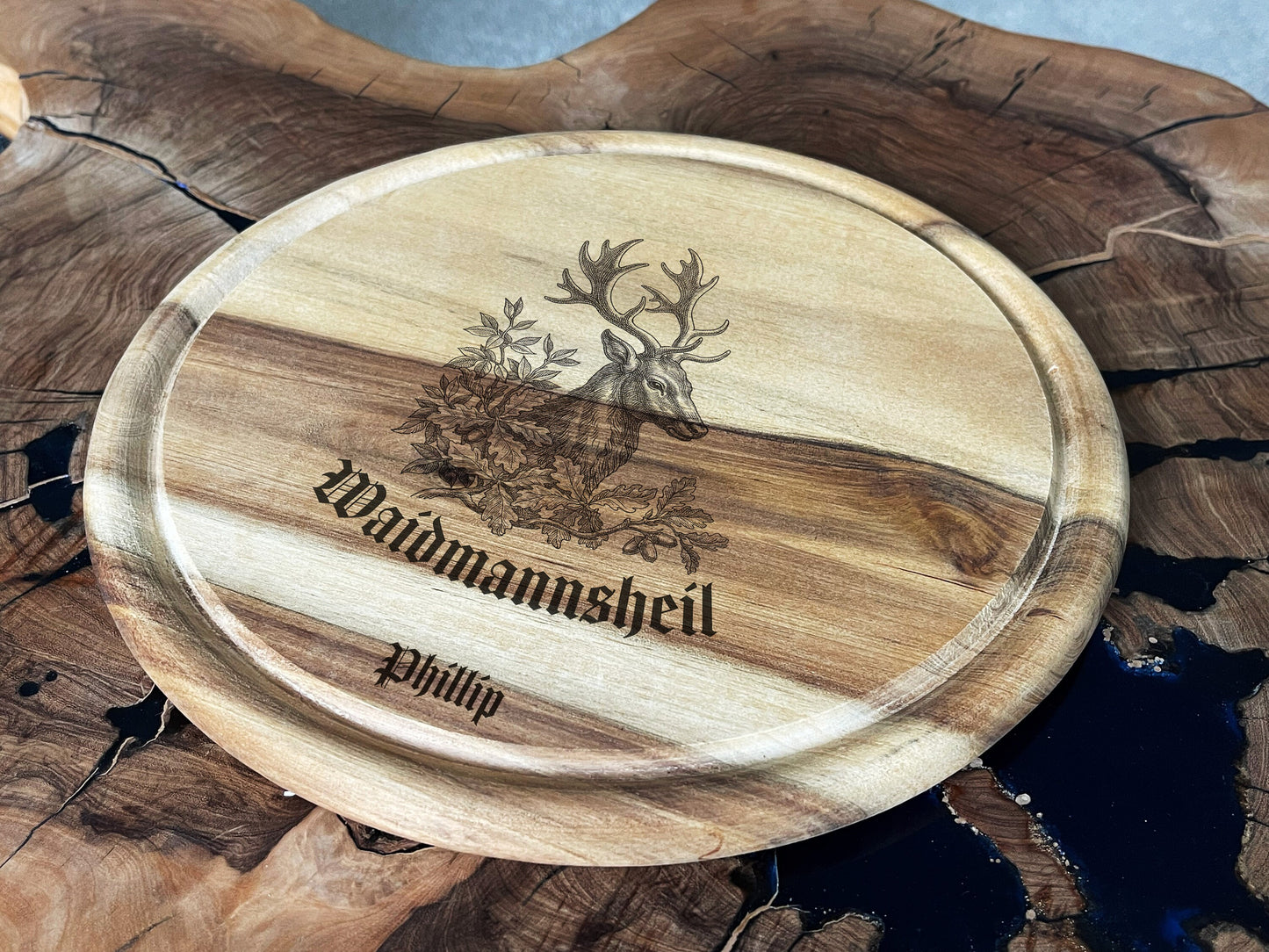 Personalisiertes rundes Holzbrett mit Hirsch Gravur für Jäger Wunschtext oder Name, Vesperbrett mit Griff, Waidmannsheil Spruch für die Jagd