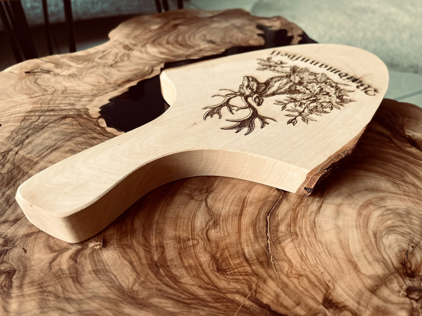 Personalisiertes Holzbrett mit Hirsch Gravur für Jäger, kleines Deko Rindenbrett mit Wunschtext, Vesperbrett mit Name, Waidmannsheil Jagd