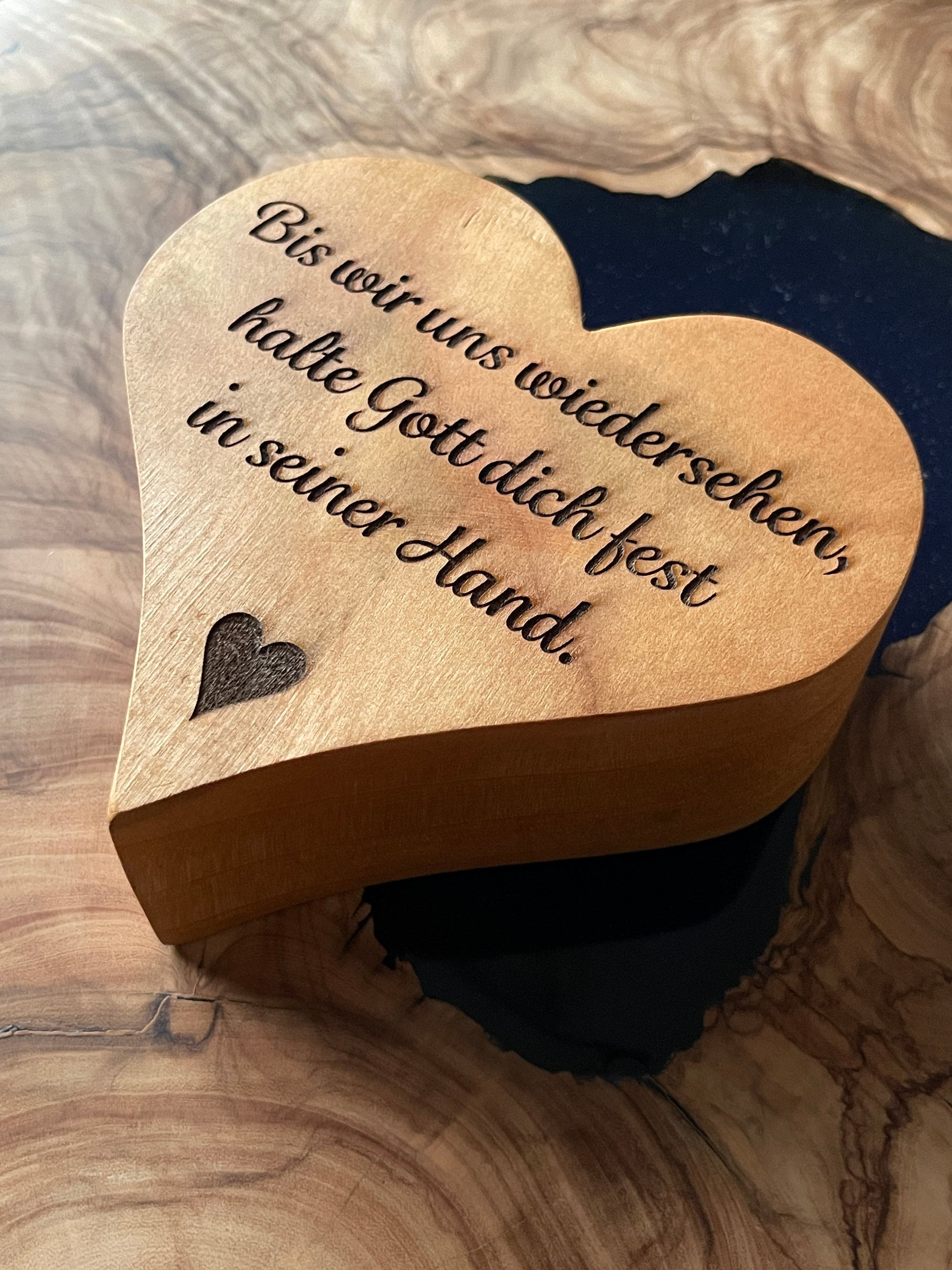 Herz aus Holz mit personalisierter Gravur zur Trauer, Abschied, Beerdigung, Trauerfeier, Erinnerung, Wunschtext auf Holzherz, individuell