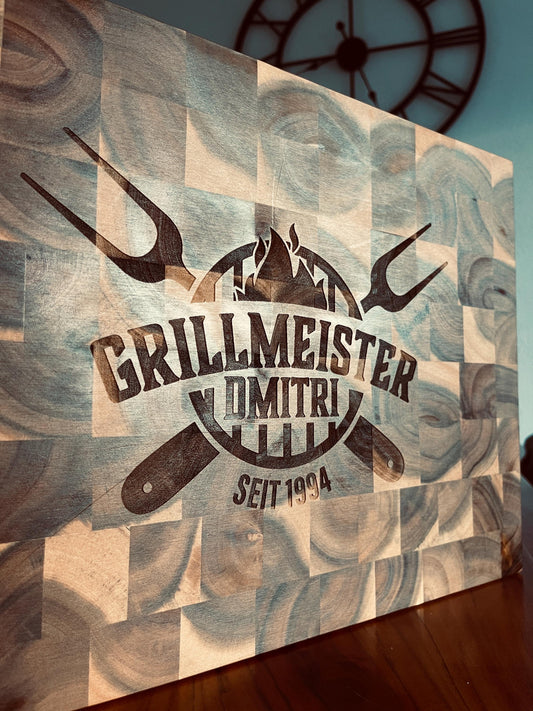 Personalisiertes massives XXL Grill Barbeque Mosaik Holzbrett mit Name, Tranchierbrett mit individueller Logo Gravur BBQ Schneidebrett groß