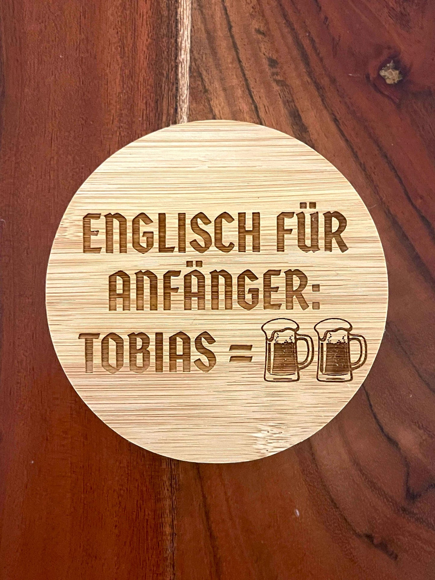 Untersetzer aus Bambus für Bier Liebhaber mit witzigem Spruch Englisch für Anfänger Tobias = Two Beers