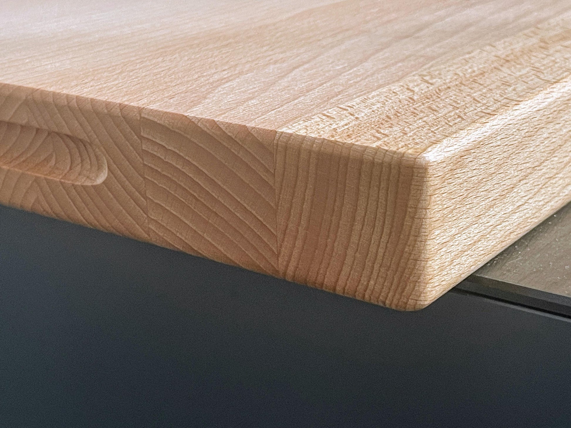 Massives Schneidebrett aus Buchenholz, hochwertiges Holzbrett aus Buche, Robustes Tranchierbrett für Küche, Geschenk für Koch, Hackblock XXL