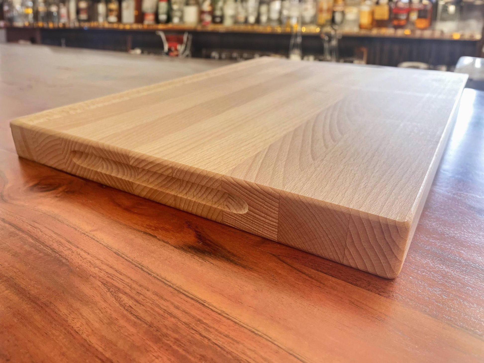 Massives Schneidebrett aus Buchenholz, hochwertiges Holzbrett aus Buche, Robustes Tranchierbrett für Küche, Geschenk für Koch, Hackblock XXL