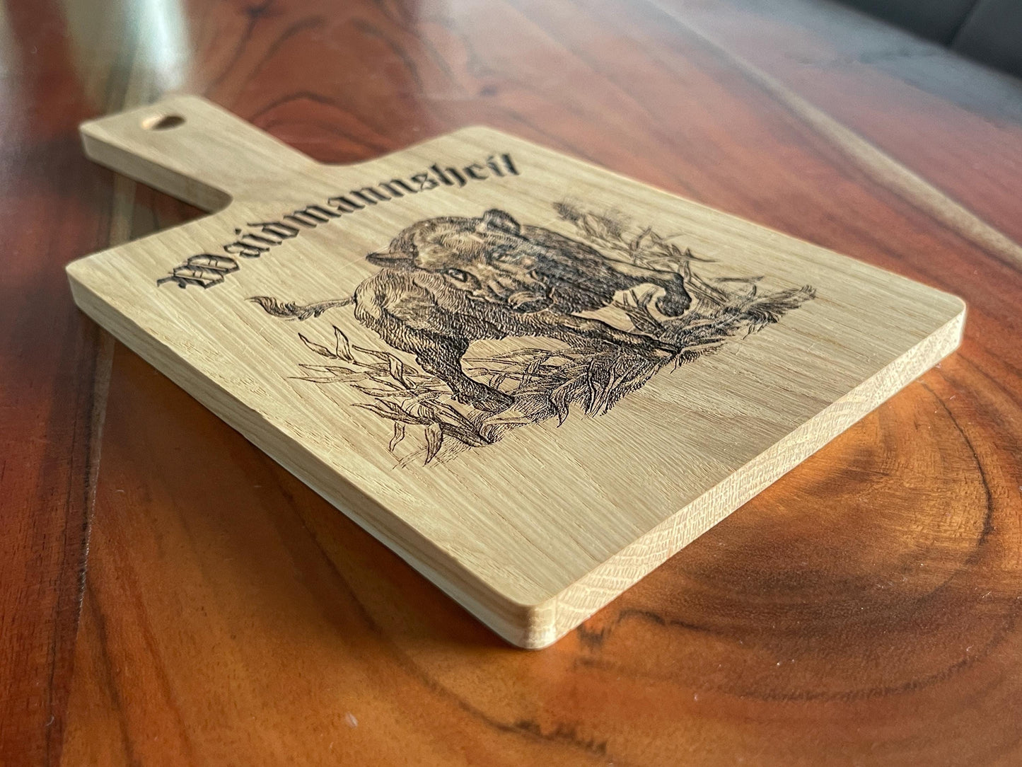 Personalisiertes Holzbrettchen mit Wildschwein Gravur für Jäger, mit Name, Vesperbrettchen mit Griff, Waidmannsheil Spruch für die Jagd