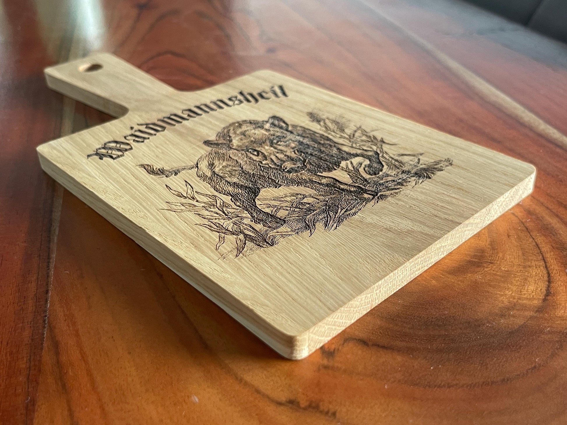 Personalisiertes Holzbrettchen mit Wildschwein Gravur für Jäger, mit Name, Vesperbrettchen mit Griff, Waidmannsheil Spruch für die Jagd