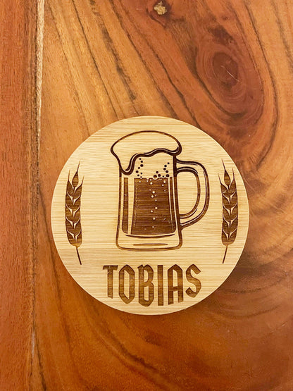 Personalisierte Untersetzer aus Bambus für Bier oder Whisky Liebhaber mit witzigem Spruch Oma Opa