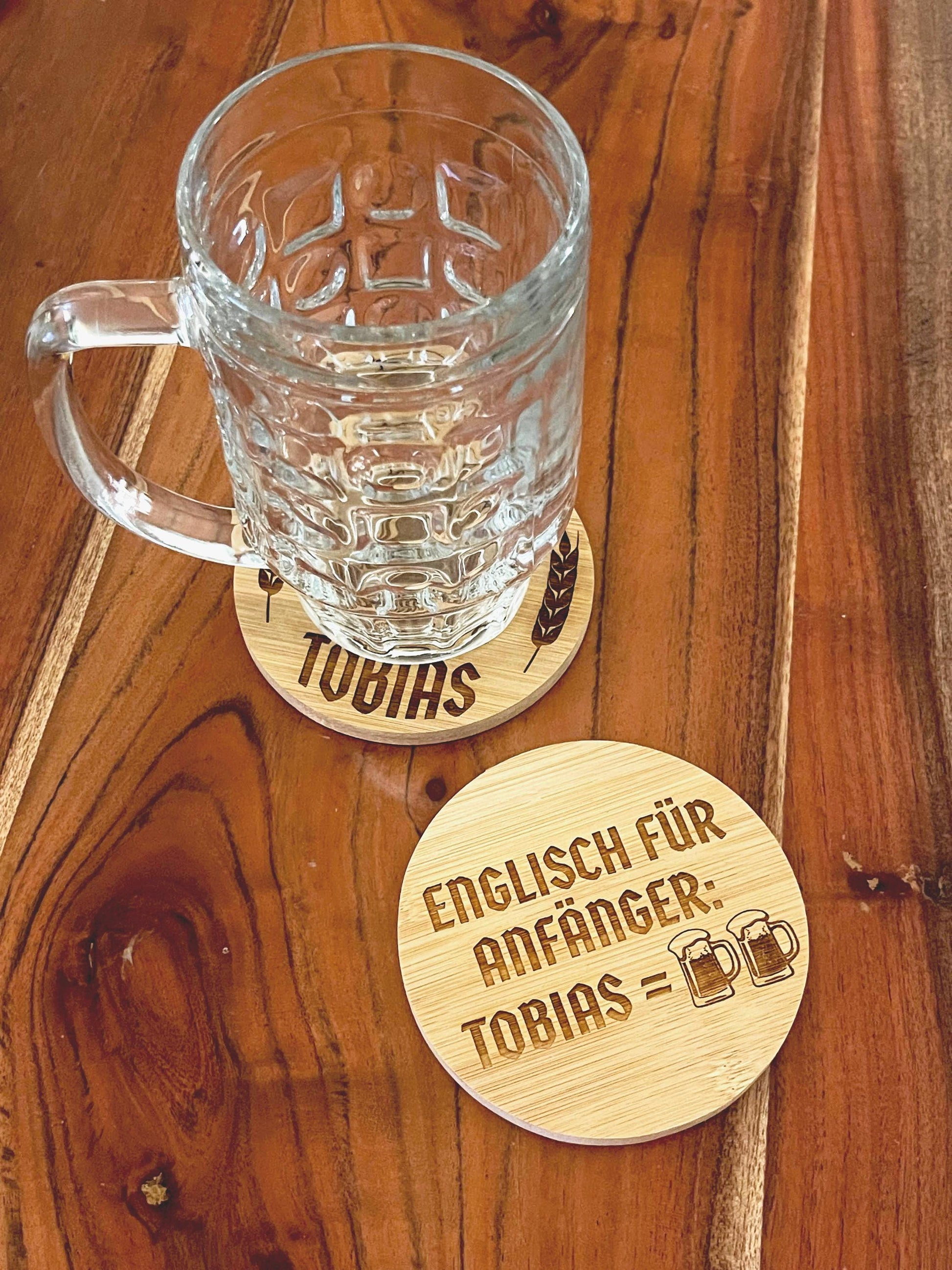Untersetzer aus Bambus für Bier Liebhaber mit witzigem Spruch Englisch für Anfänger Tobias = Two Beers