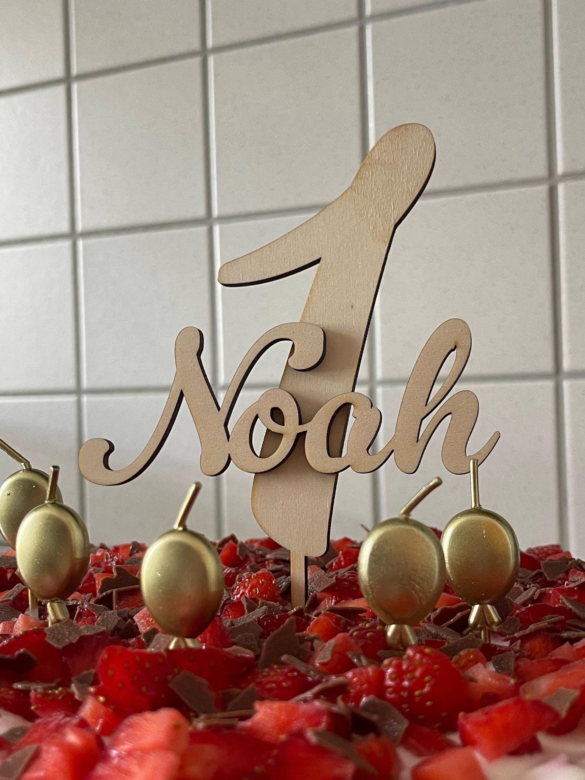 Personalisierter Cake Topper für Kindergeburtstag, Baby erster Geburtstag Kuchenstecker, Deko für Torte mit Jahreszahl und Wunschname
