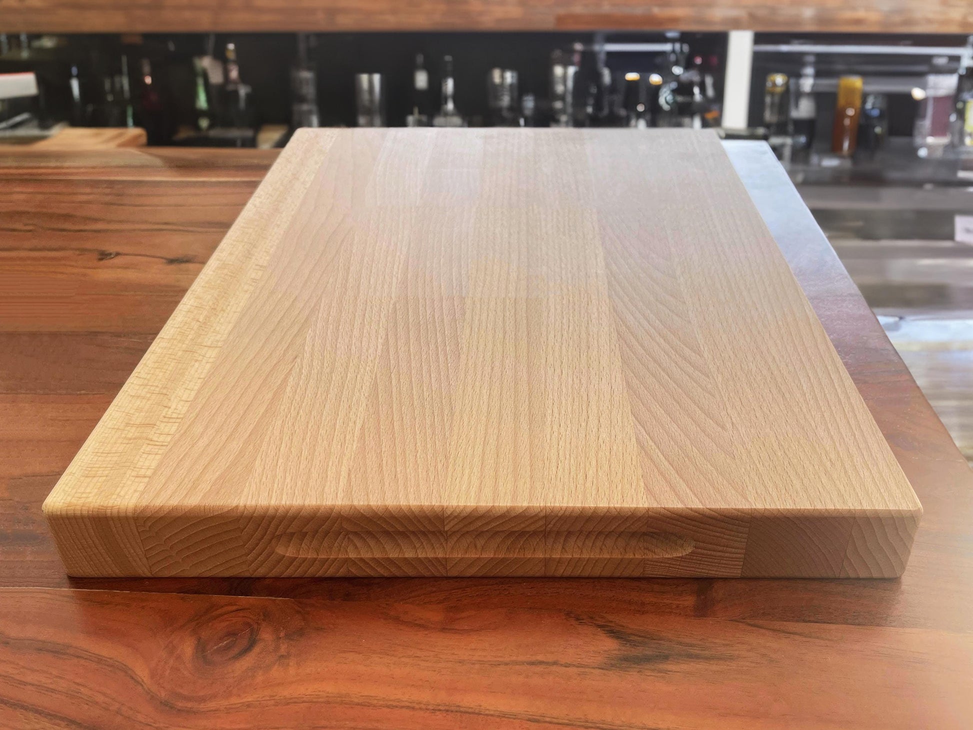 Massives Schneidebrett aus Buchenholz, hochwertiges Holzbrett aus Buche, Robustes Tranchierbrett für Küche, Geschenk für Koch, Hackblock XXL