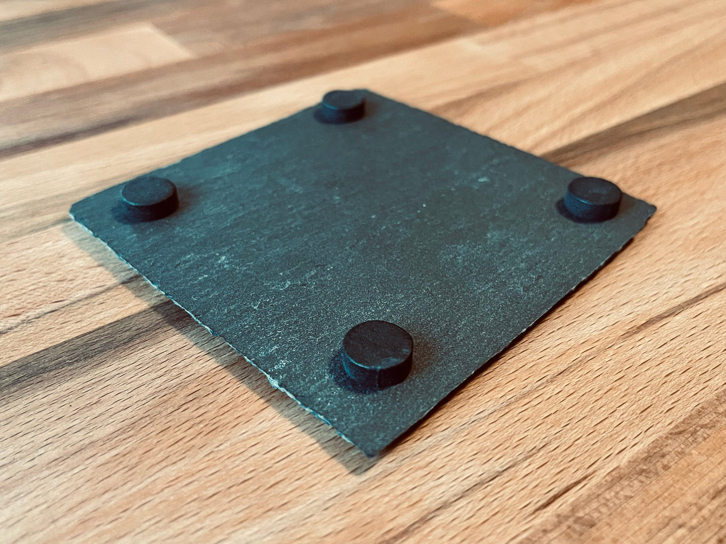 Schiefer-Untersetzer mit Gravur – Ammonit & Optische Täuschung (10x10 cm)