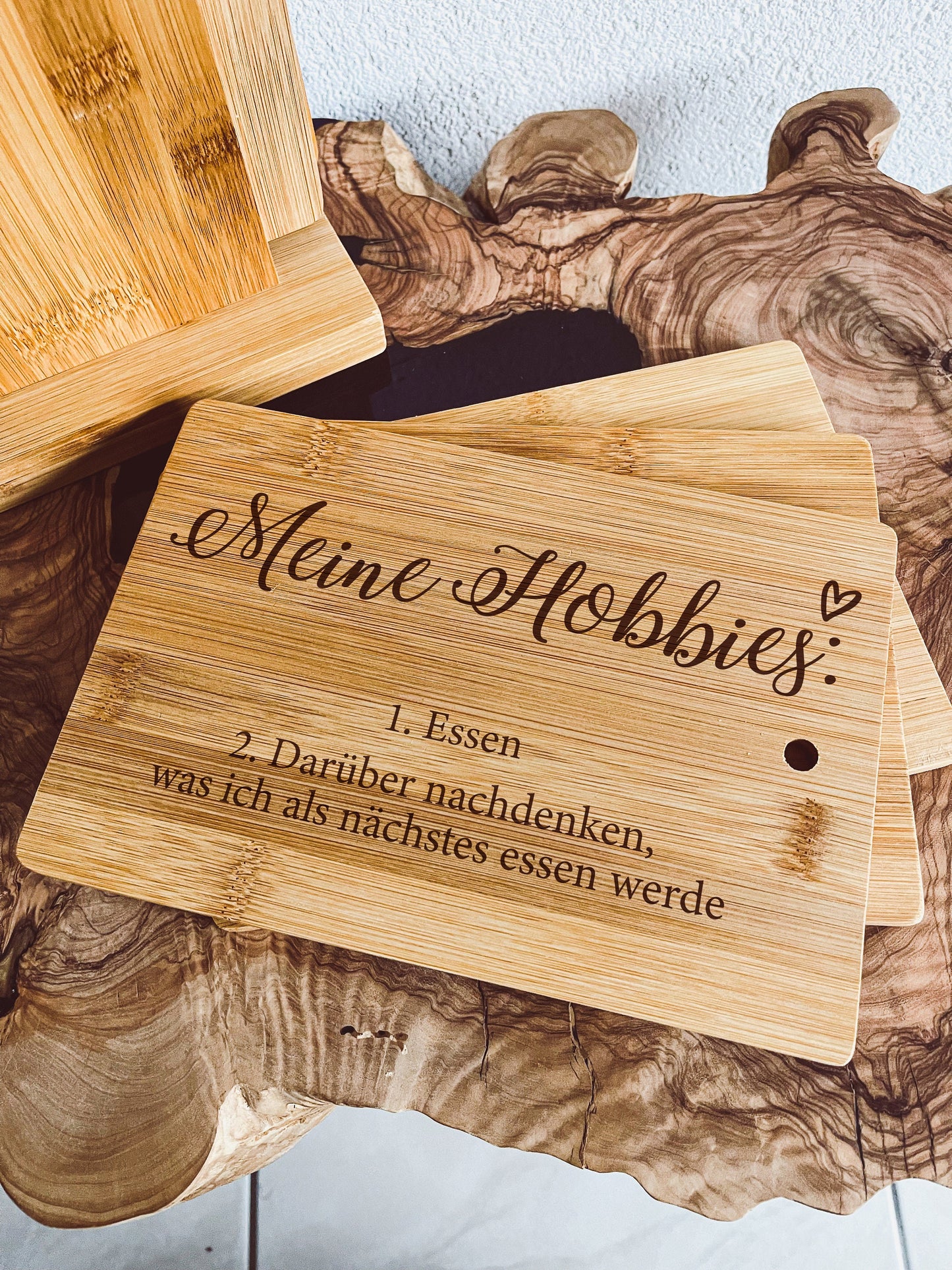 Vesperbrettchen mit lustigen Sprüchen – Bambus-Frühstücksbrett „Essen ist fertig“
