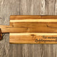 Personalisiertes Akazien Holzbrett mit Griff – Vesperbrett mit Name & Lederband