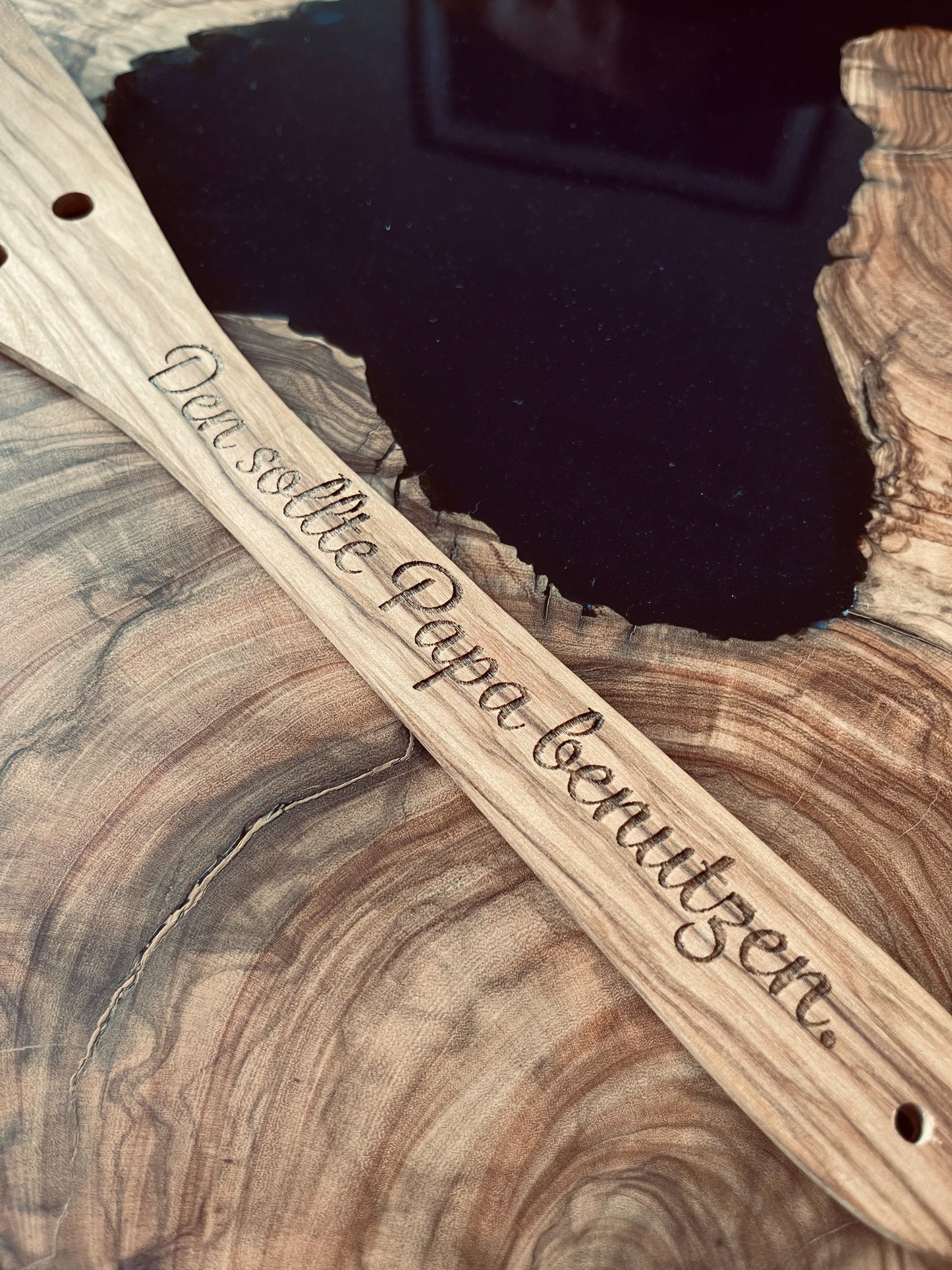 Personalisierter Pfannenwender aus Olivenholz – Gravur mit Name oder Wunschtext