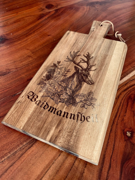 Personalisiertes Jäger Vesperbrett Akazie – Hirsch-Gravur & Name mit Lederband