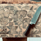 XXL Akazien-Schneidebrett Stirnholz personalisiert – Massives BBQ Tranchierbrett (42x30x4cm)