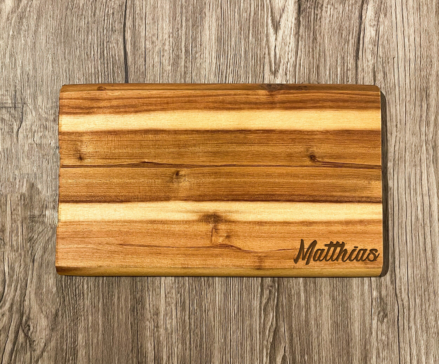 Personalisiertes Vesperbrett aus Akazie – Frühstücksbrettchen mit Name & Gravur