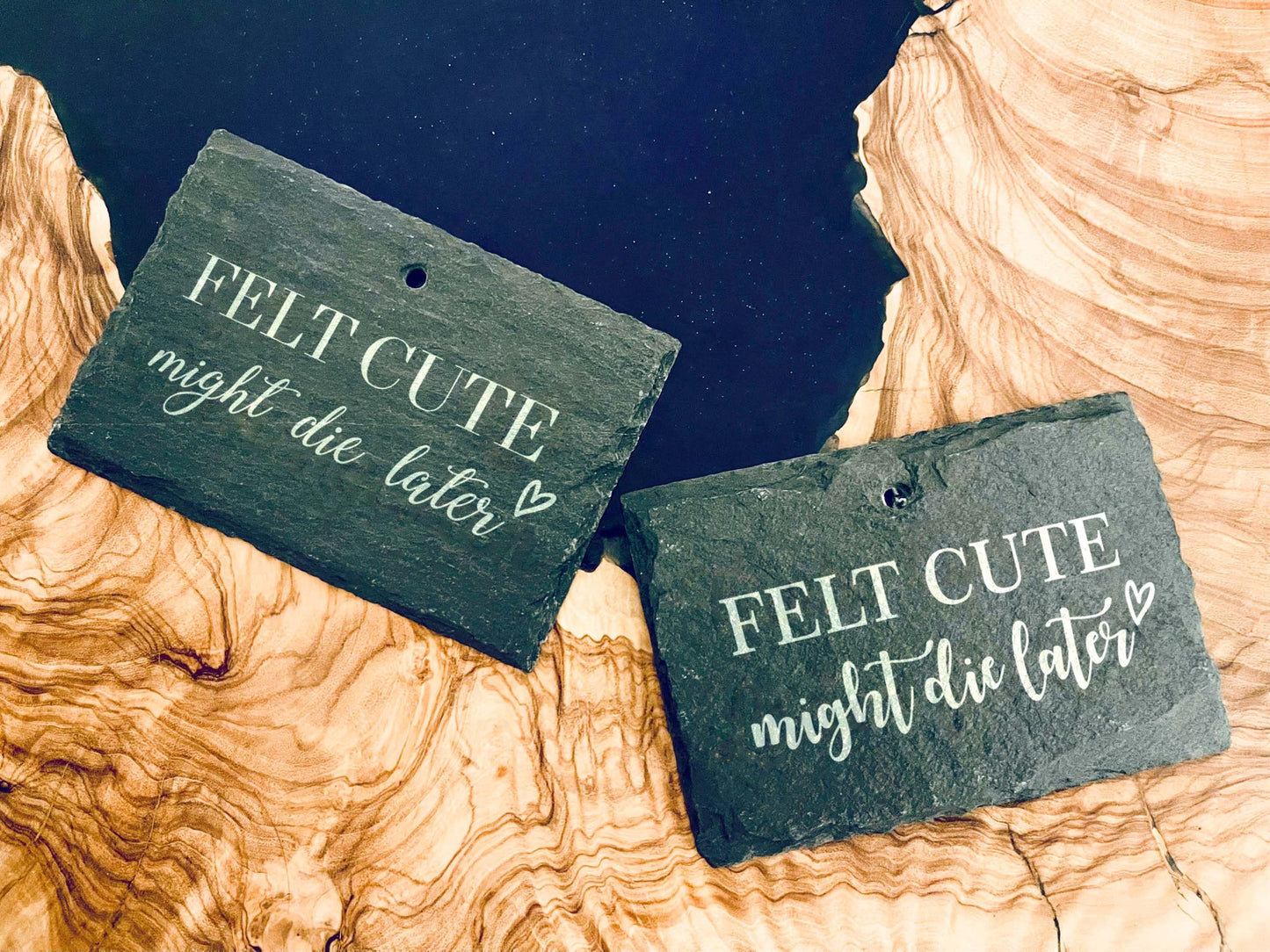 Schiefer Pflanzenstecker „Felt cute might die later“ – Witziges Schild für Zimmerpflanzen