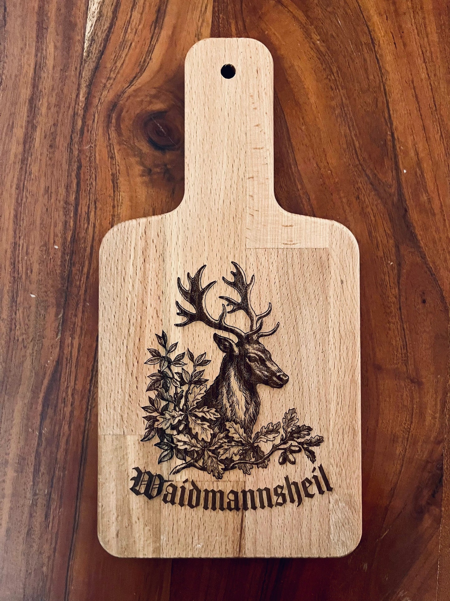 Personalized wooden board with deer engraving for hunters, with desired text or name, snack board with handle, Waidmannsheil saying for hunting