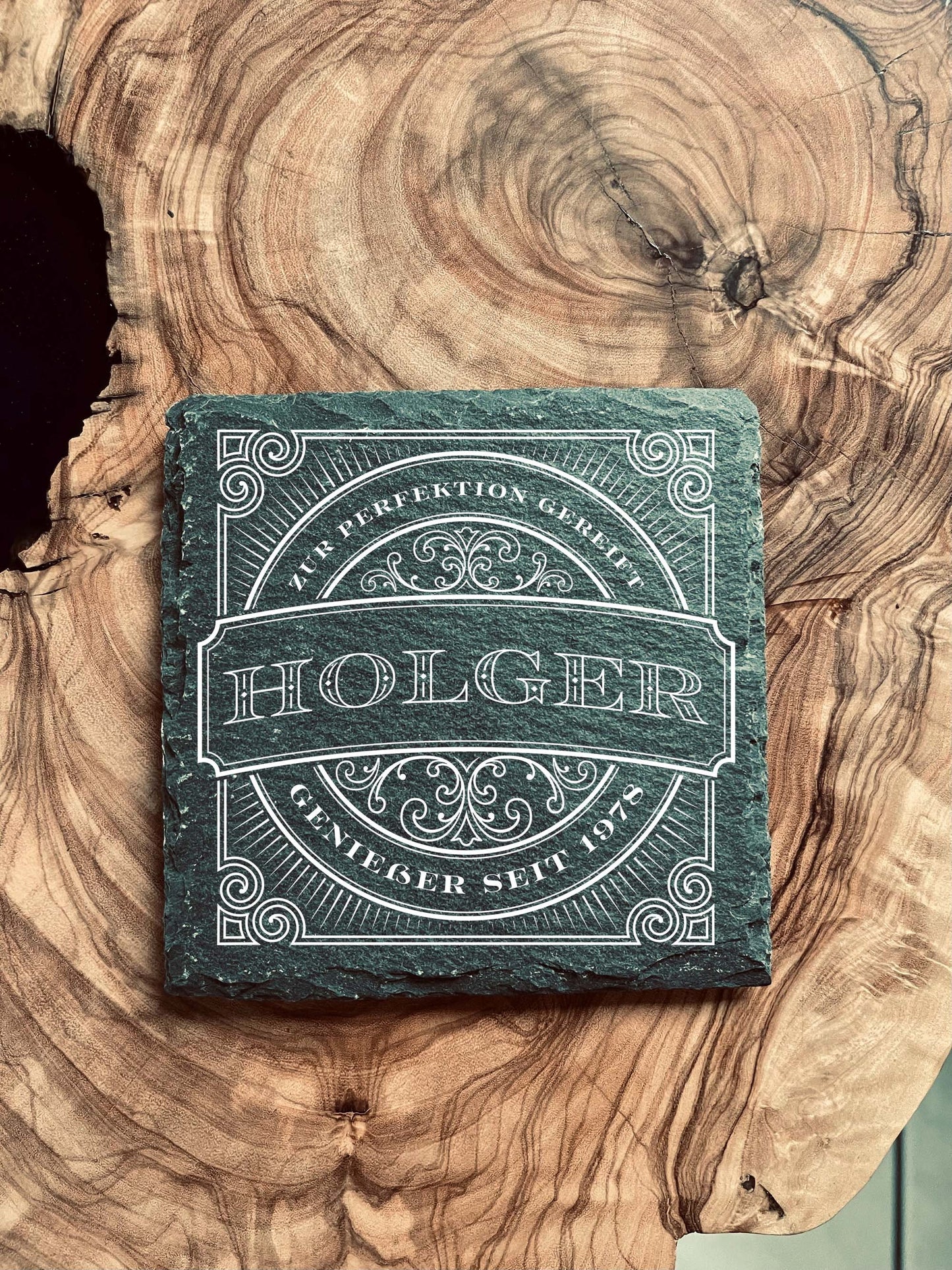 Personalisierte Schiefer-Untersetzer mit Name – Geschenk für Bier & Whisky