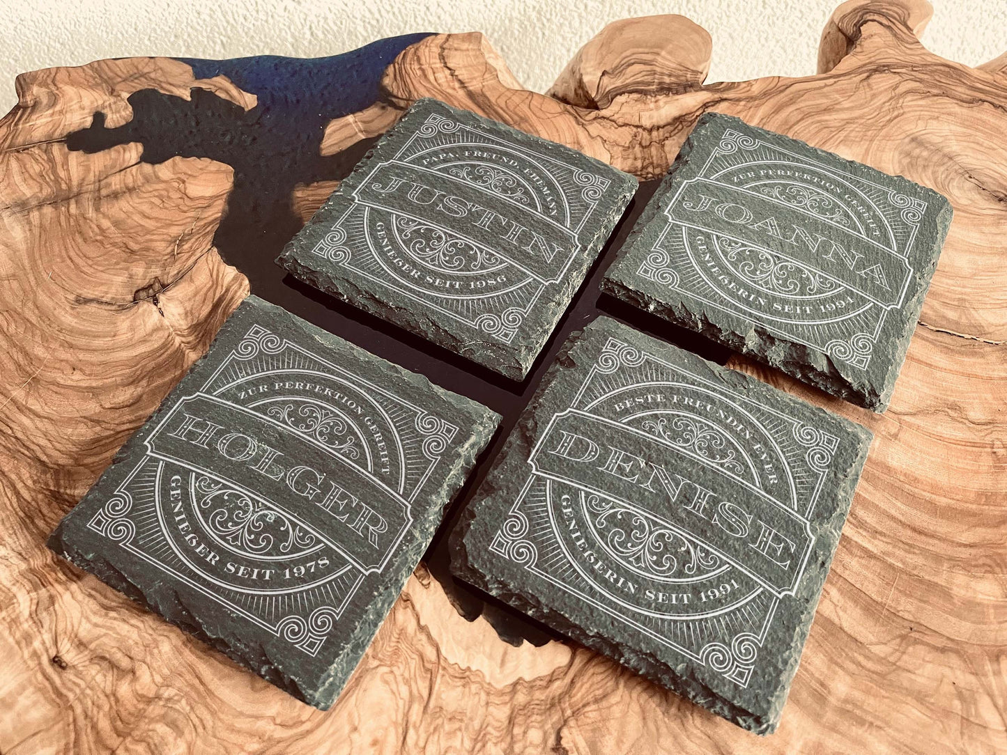 Personalisierte Schiefer-Untersetzer mit Name – Geschenk für Bier & Whisky