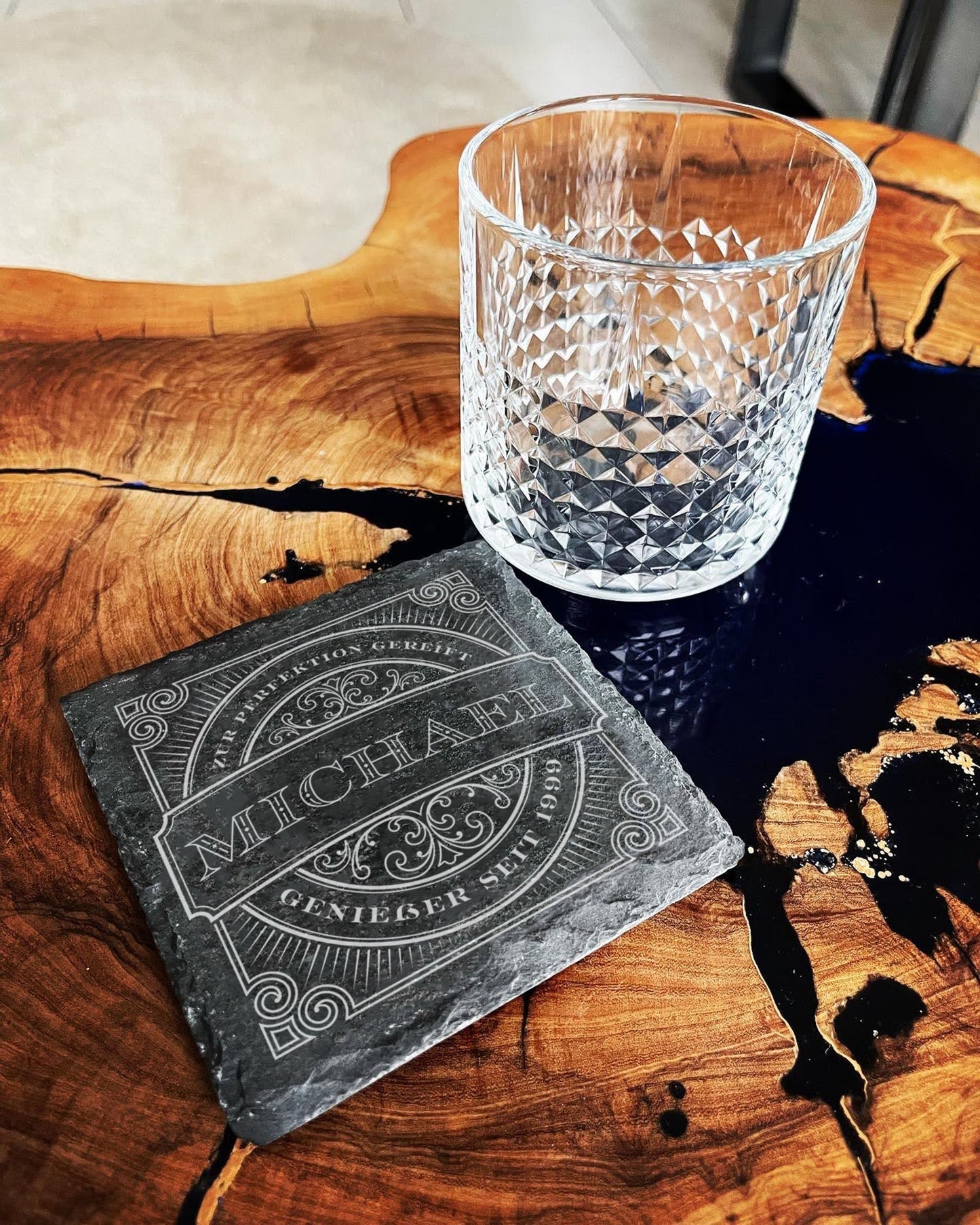 Personalisierte Schiefer-Untersetzer mit Name – Geschenk für Bier & Whisky