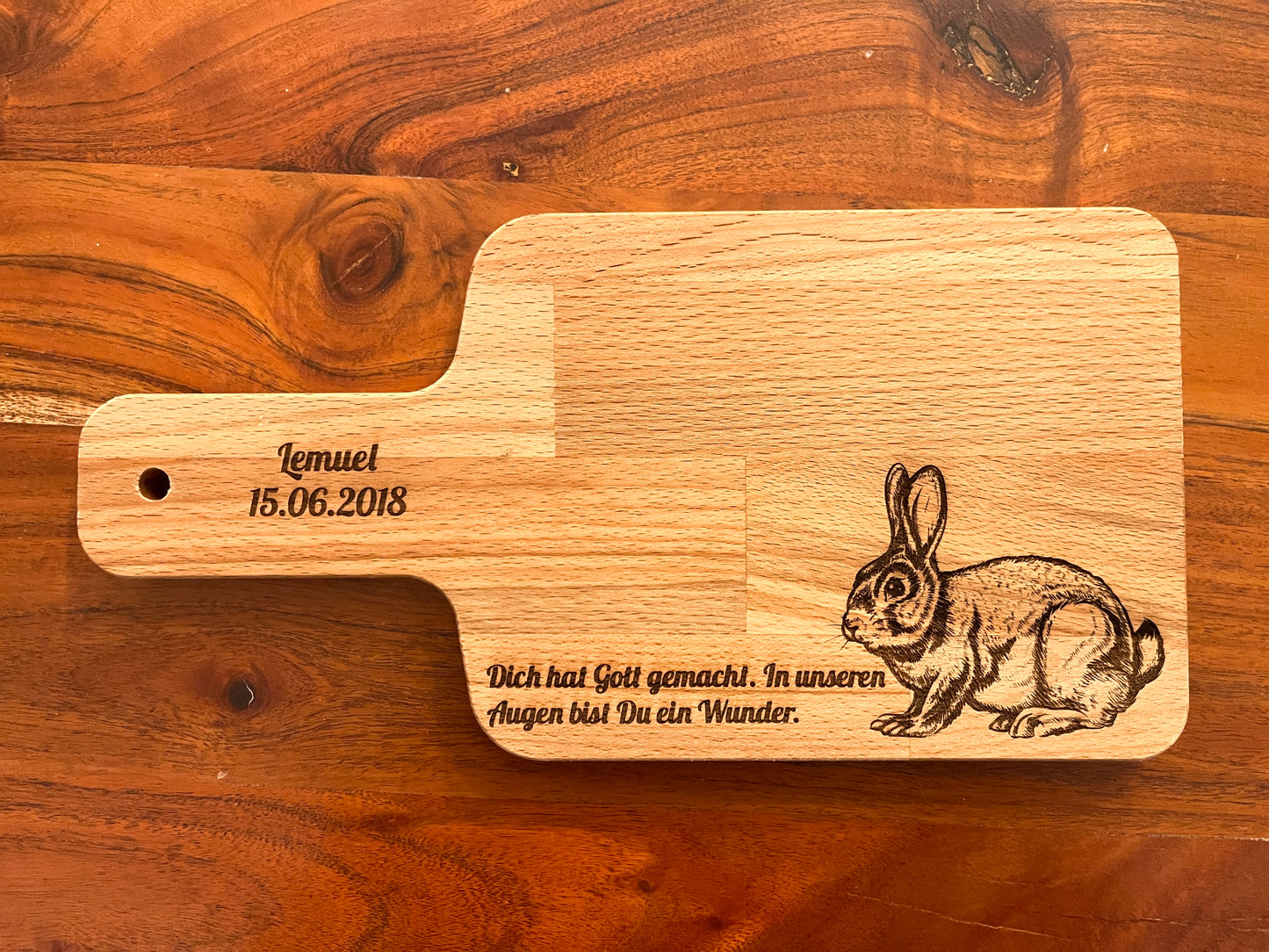 Personalisiertes Oster-Vesperbrett aus Buche – Hase, Reh & Vogel
