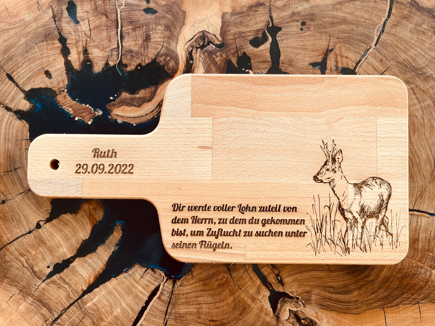 Personalisiertes Oster-Vesperbrett aus Buche – Hase, Reh & Vogel