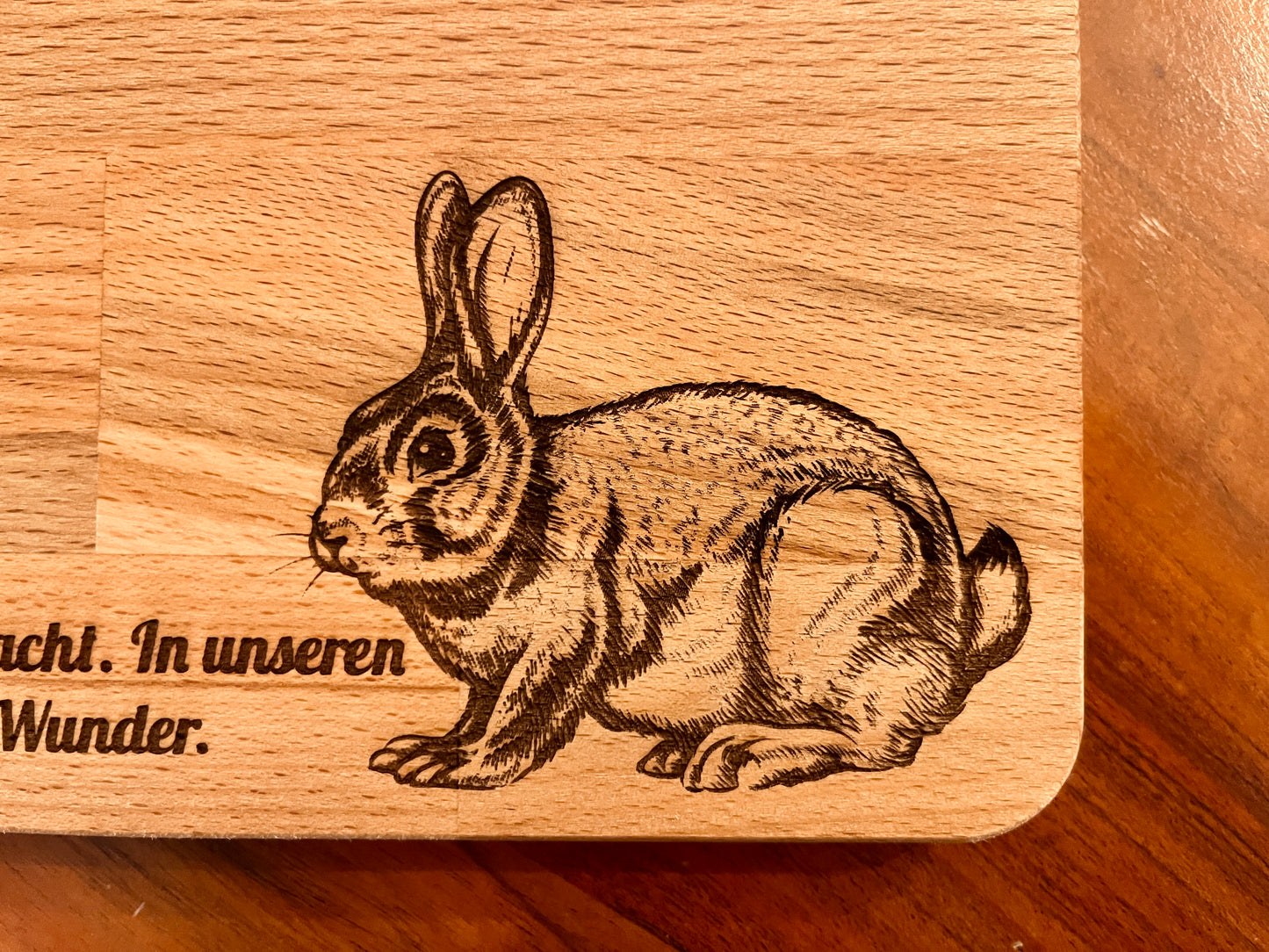 Personalisiertes Oster-Vesperbrett aus Buche – Hase, Reh & Vogel