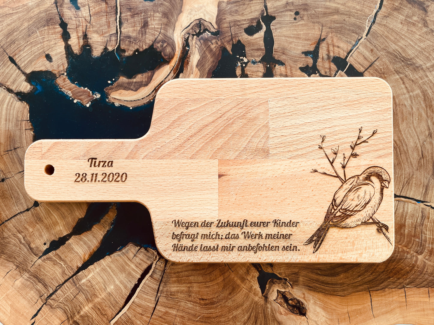 Personalisiertes Oster-Vesperbrett aus Buche – Hase, Reh & Vogel