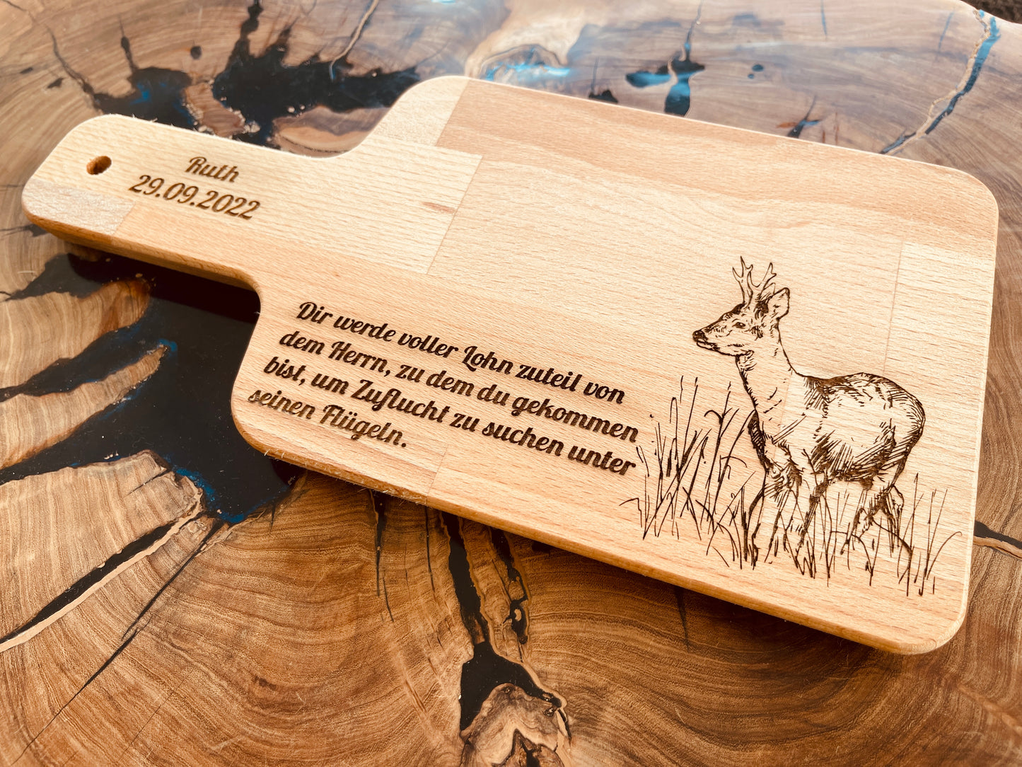 Personalisiertes Oster-Vesperbrett aus Buche – Hase, Reh & Vogel